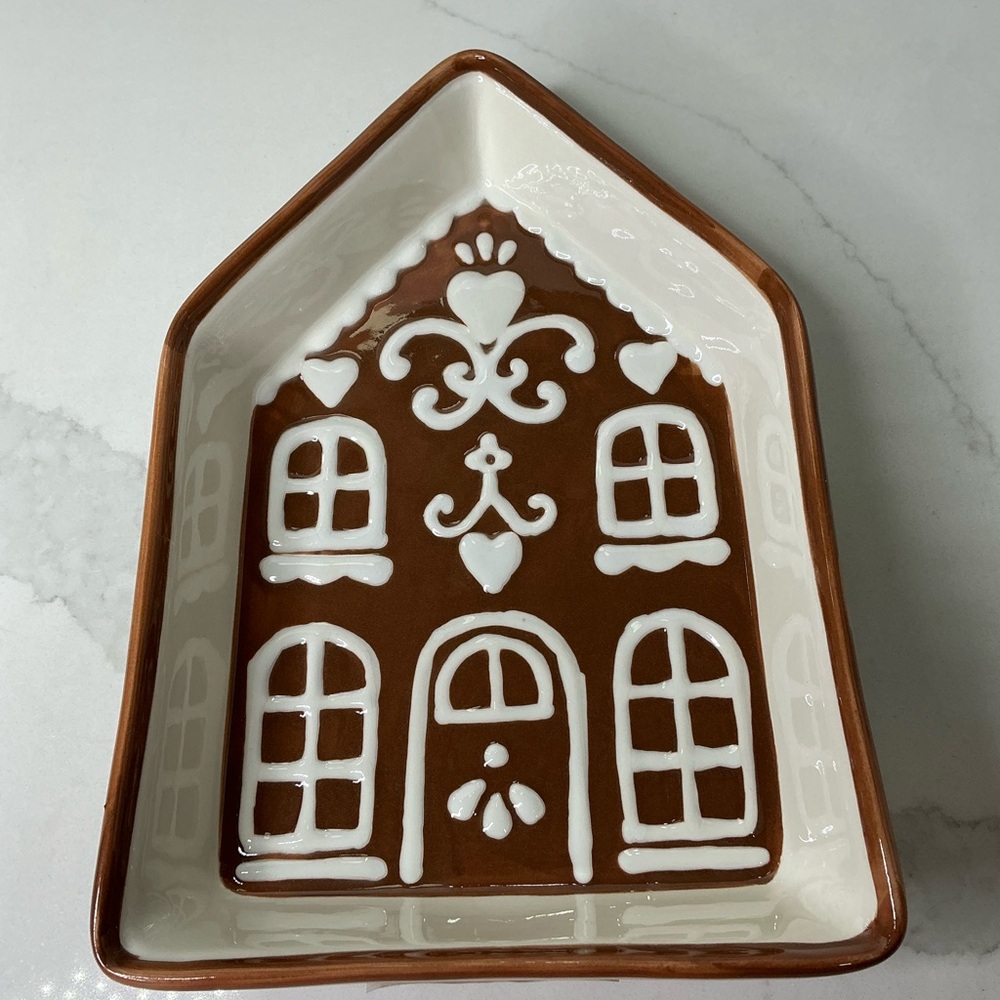 Stoneware Gingerbread House Baker Shaped Serving Bowl New